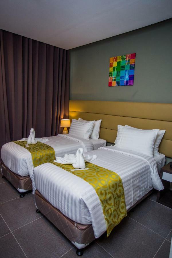 Hotel Costa Brava Tacloban Buitenkant foto