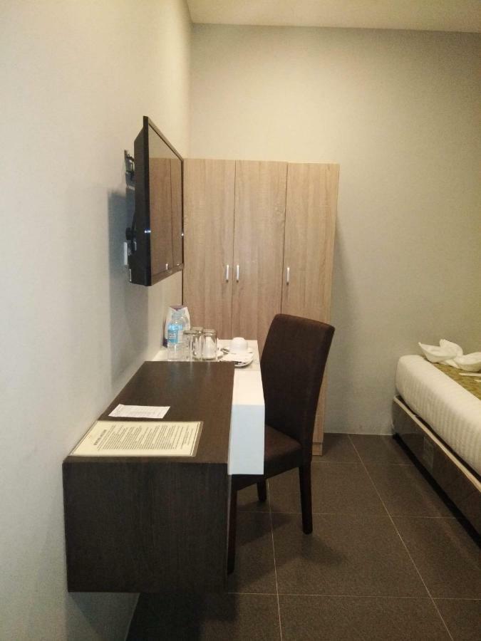 Hotel Costa Brava Tacloban Buitenkant foto