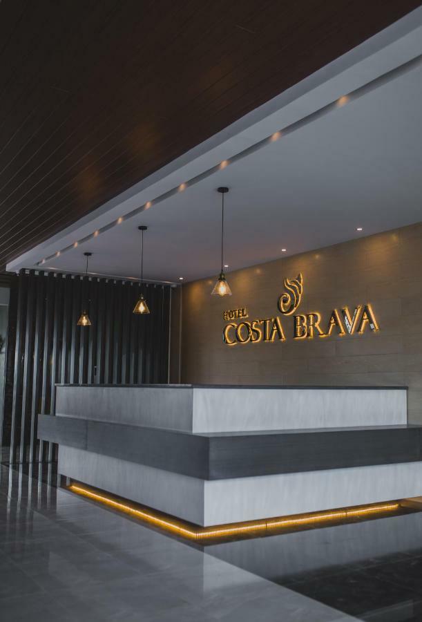 Hotel Costa Brava Tacloban Buitenkant foto